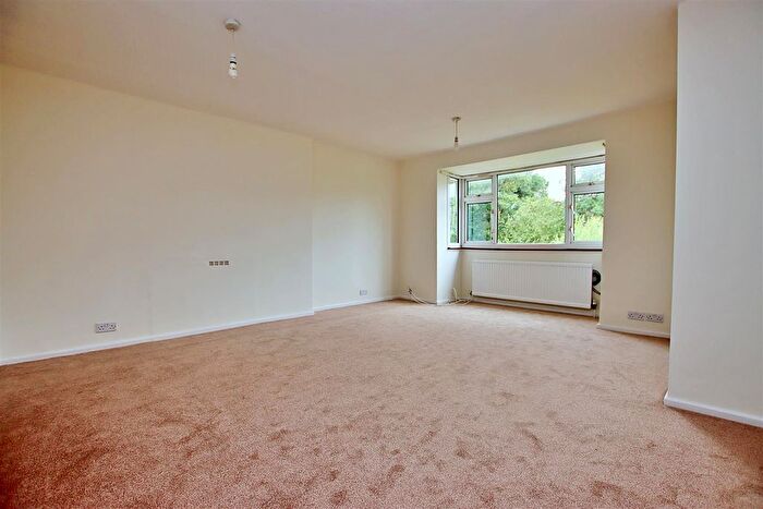 2 Bedroom Maisonette To Rent In Lexington Close, Borehamwood, WD6