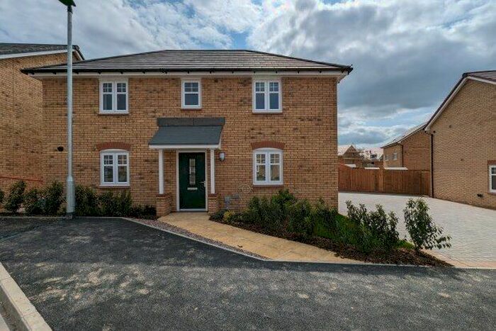 3 Bedroom Detached House To Rent In Willowsway Road, Bedford, MK42