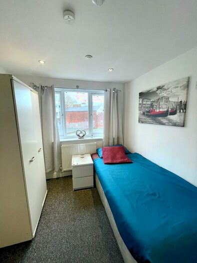 Studio To Rent In Intown, Walsall, WS1