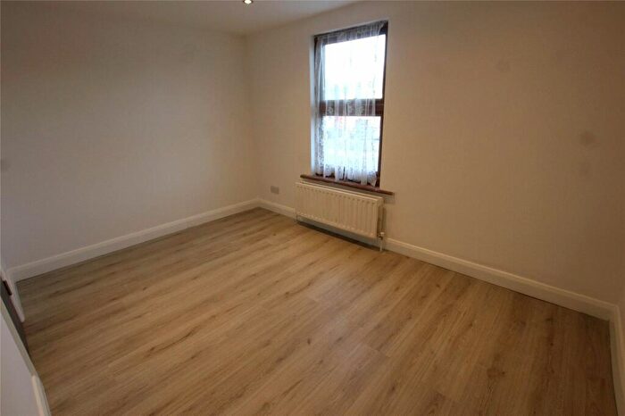 Semi-Detached House To Rent In Tomswood Hill, Ilford, IG6