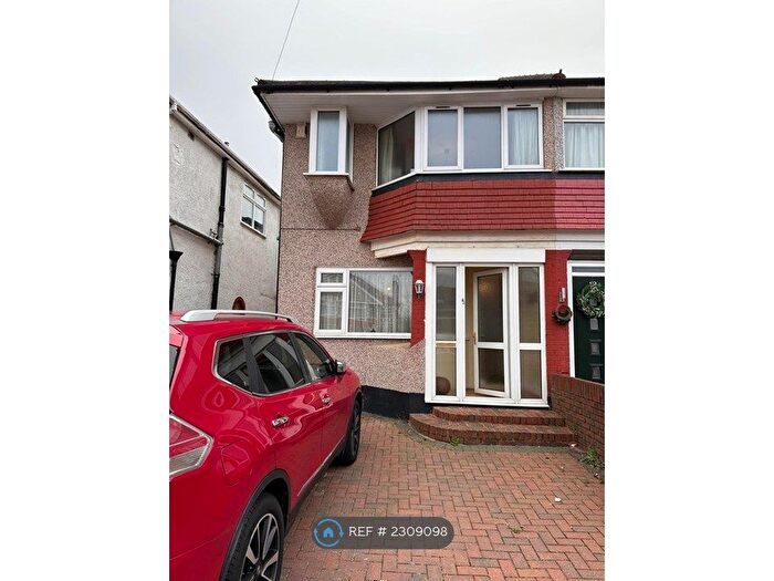 3 Bedroom Semi-Detached House To Rent In Hallford Way, Dartford, DA1