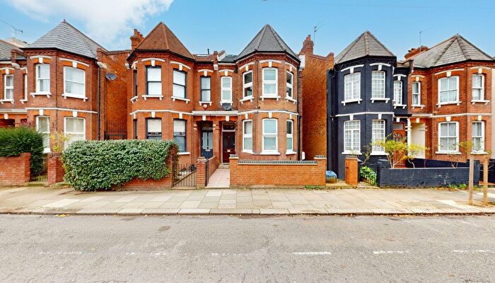 3 Bedroom Flat To Rent In Acland Road, London, NW2