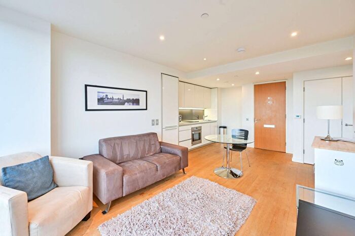 1 Bedroom Flat To Rent In Walworth Road, Elephant And Castle, London, SE1