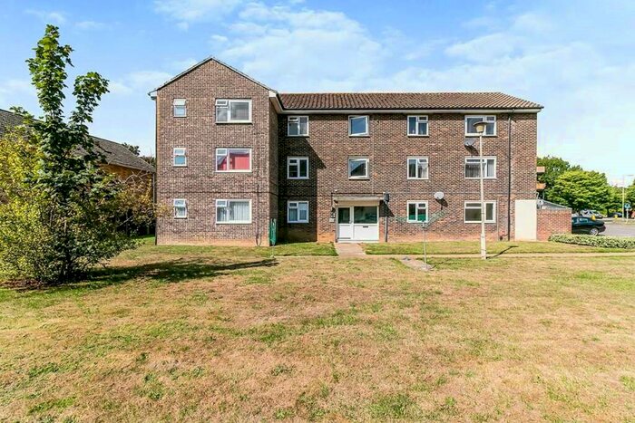 1 Bedroom Flat To Rent In Crombie Close, Waterlooville, Hampshire, PO8
