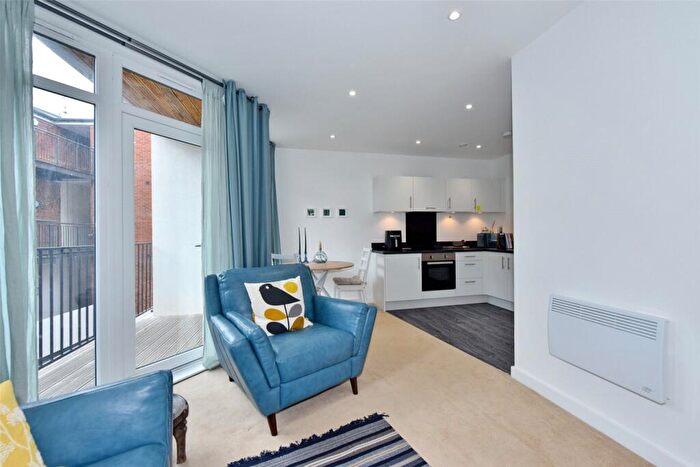 1 Bedroom Apartment To Rent In High Street, Reading, Berkshire, RG1
