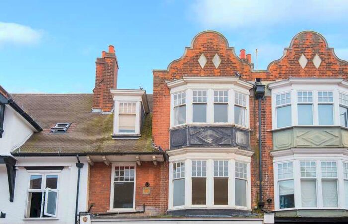 1 Bedroom Flat To Rent In Packhorse Road, Gerrards Cross, Bucks, SL9