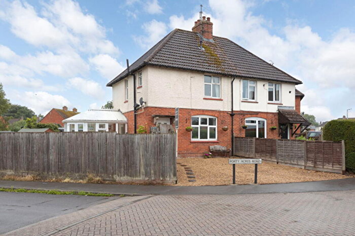3 Bedroom Semi Detached House For Sale In Devizes, Wiltshire, SN10