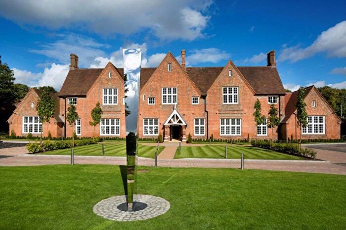 2 Bedroom Flat For Sale In Hospital Hill, Aldershot, Hampshire, GU11