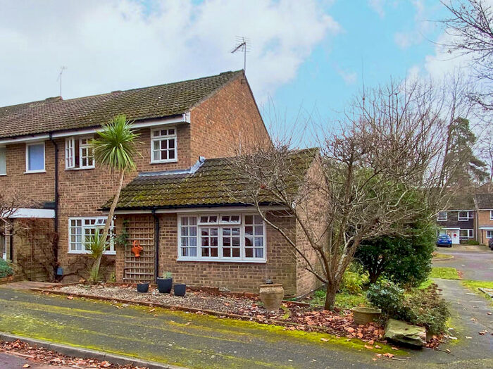 4 Bedroom End Of Terrace House To Rent In Norton Road, Heatherside, GU15