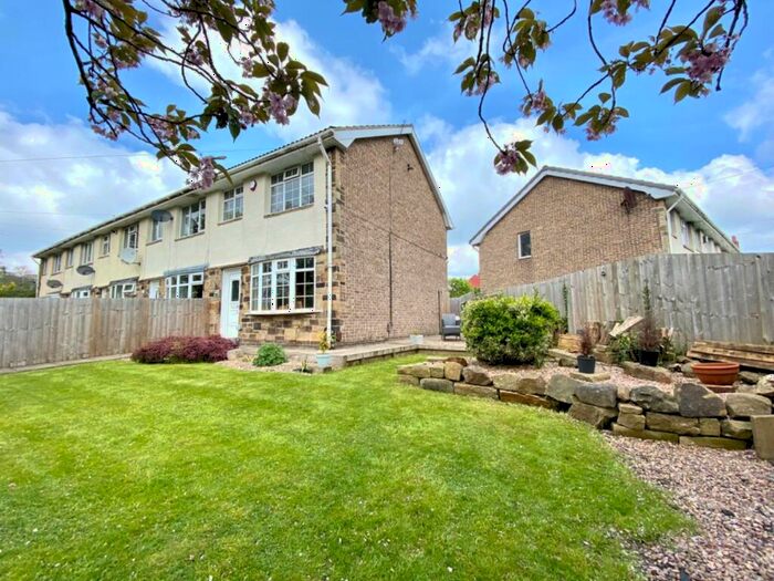 3 Bedroom Town House To Rent In Bradley Road, Huddersfield, HD2