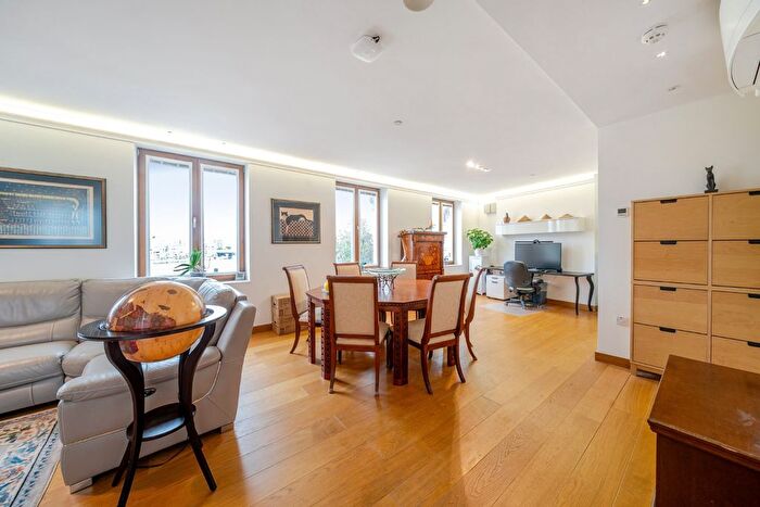 3 Bedroom Flat For Sale In Putney High Street, Putney, London, SW15
