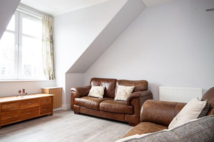 3 Bedroom Flat To Rent In Hartington Road, City Centre, Aberdeen, AB10