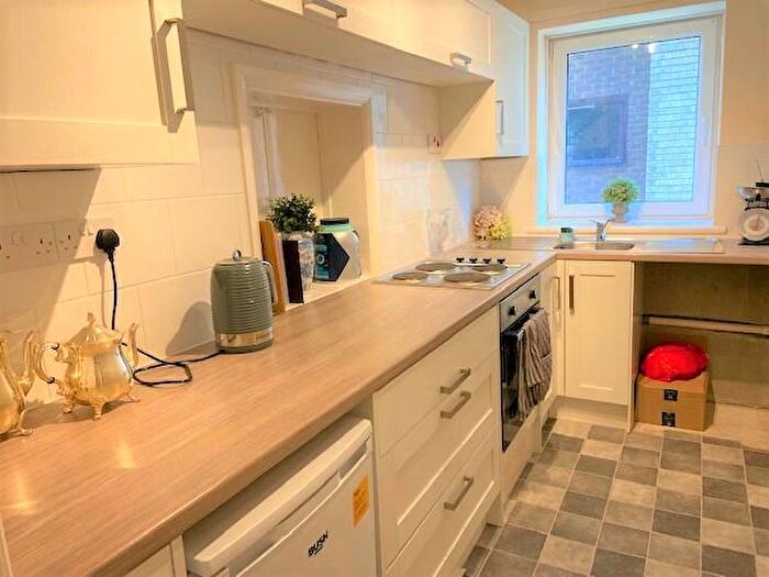 1 Bedroom Flat To Rent In Castle Street, Ryde, PO33