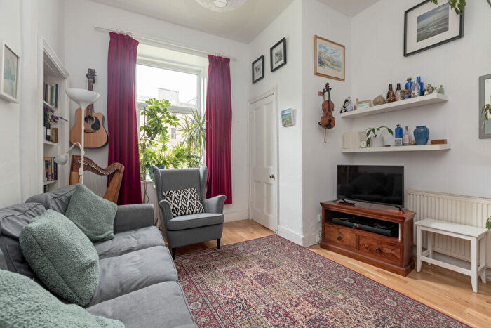 2 Bedroom Flat For Sale In Gf, Blackwood Crescent, Newington, EH9
