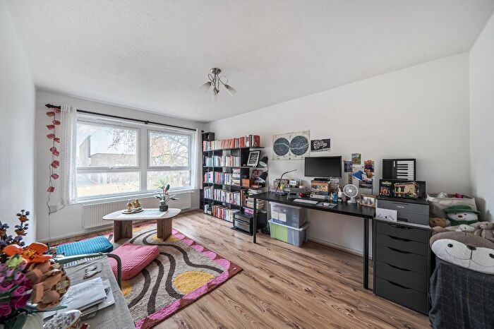 2 Bedroom Flat For Sale In Pollitt Drive, London, NW8