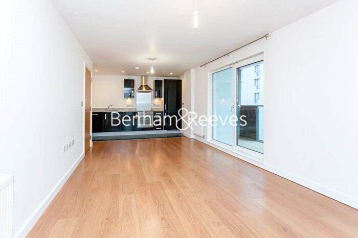 2 Bedroom Flat To Rent In Barge Walk, London, SE10