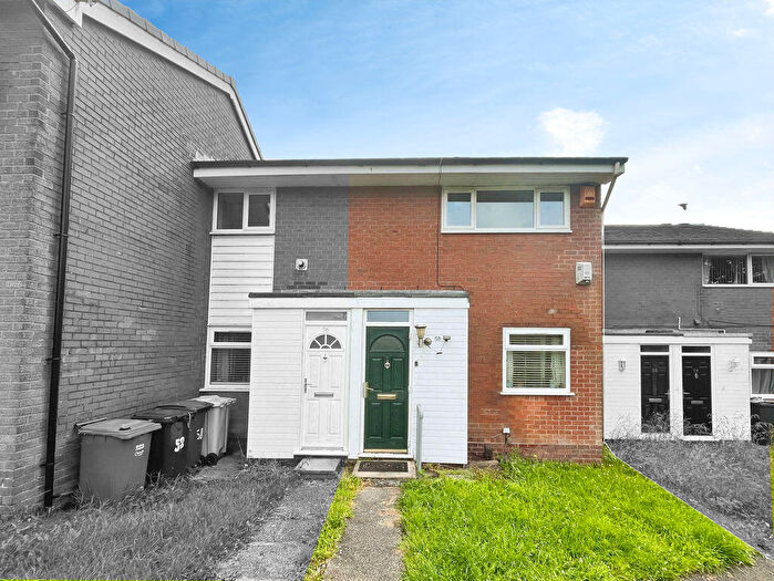 2 Bedroom Flat For Sale In Hatherleigh Walk, Breightmet, BL2