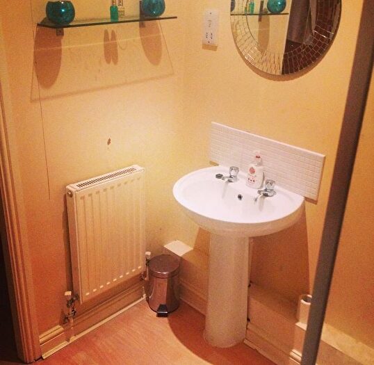 2 Bedroom Flat To Rent In Kremlin Drive, Liverpool, L13
