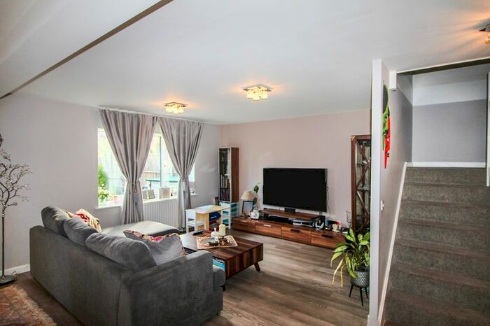 4 Bedroom Terraced House To Rent In Darcy Close, London, N20