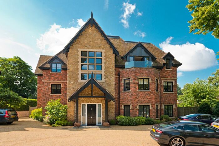 2 Bedroom Flat To Rent In Portsmouth Road, Guildford, Surrey, GU2