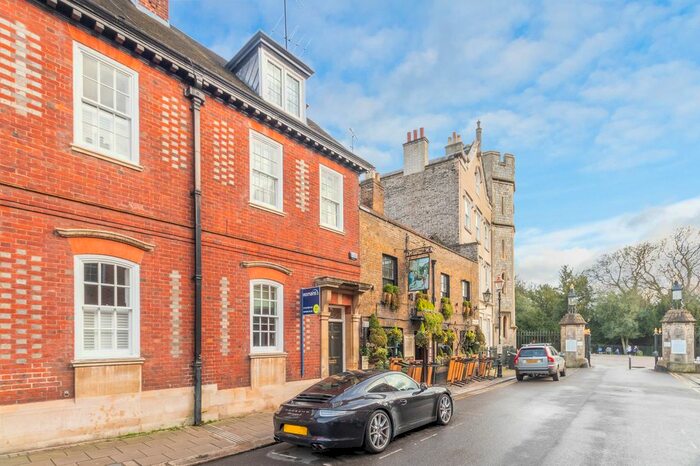 4 Bedroom Town House To Rent In Park Street, Windsor, SL4