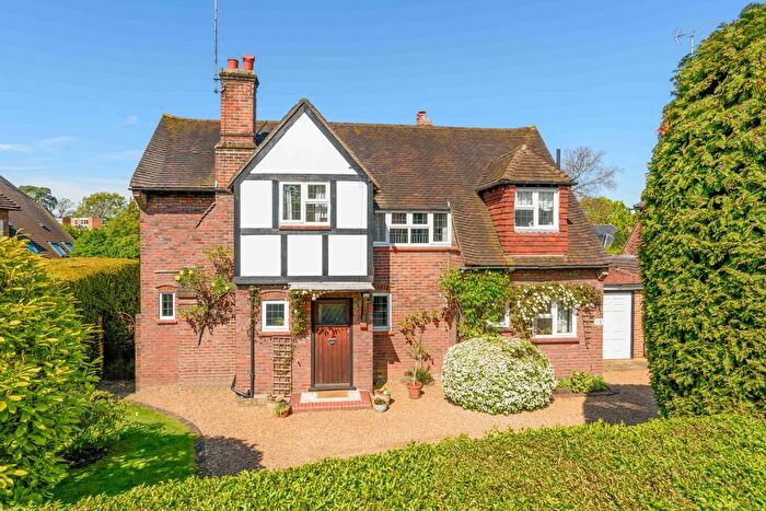 4 Bedroom Detached House For Sale In Fir Grange Avenue, Weybridge, KT13