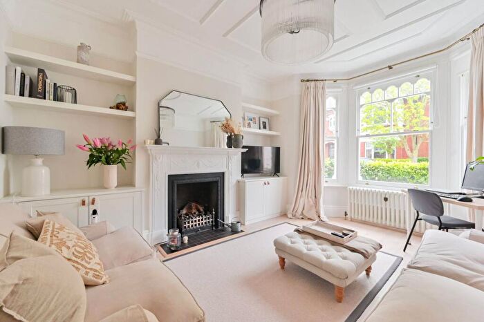 1 Bedroom Flat To Rent In Wakehurst Road, , Between The Commons, London, SW11