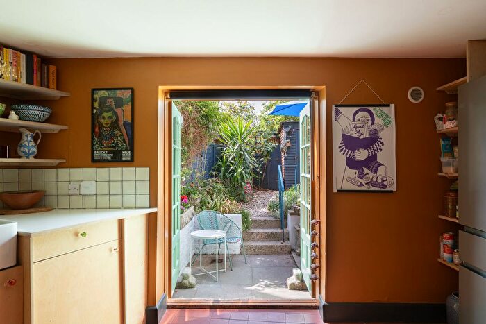 2 Bedroom Maisonette For Sale In Minet Road, London, SW9