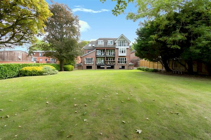 2 Bedroom Flat To Rent In York Road, Cheam, Sutton, SM2