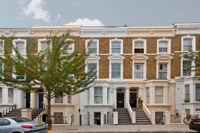 2 Bedroom Flat To Rent In Chesterton Road, London, W10