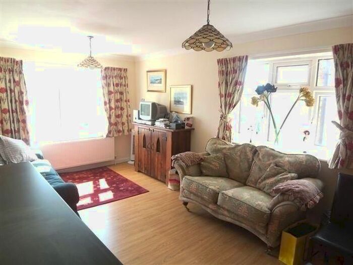 1 Bedroom Flat To Rent In Victoria Street, Englefield Green, Egham, TW20