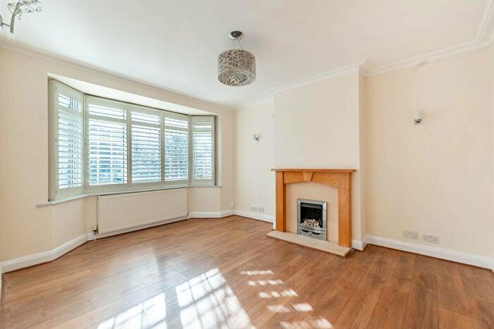 4 Bedroom House To Rent In Pinner Park Avenue, Headstone, Harrow, HA2