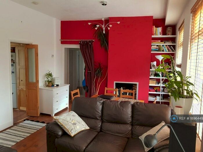 2 Bedroom Flat To Rent In Station Road, Sutton, SM2