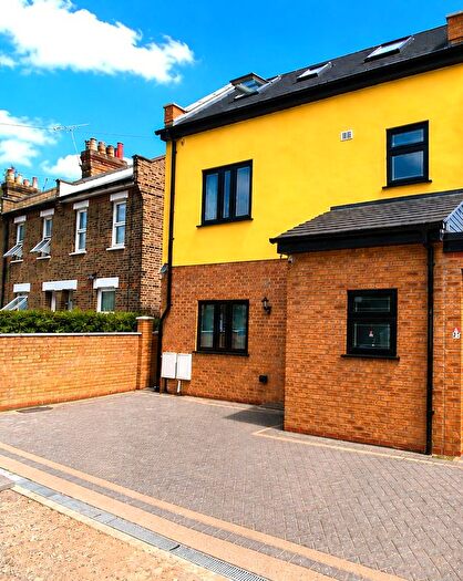 3 Bedroom Detached House To Rent In South Road, Little Heath, Romford, RM6