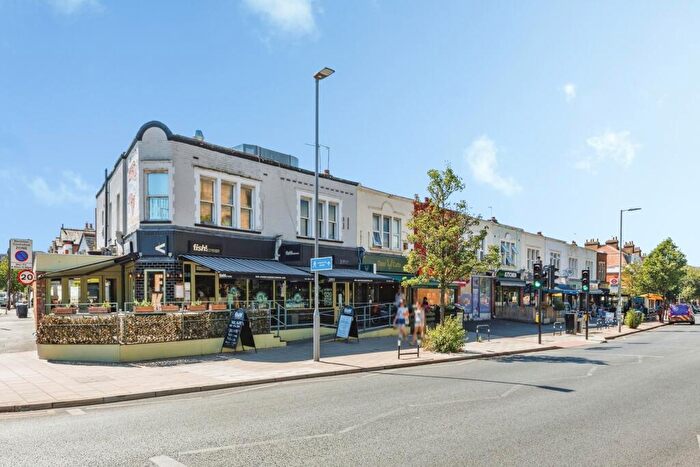 3 Bedroom Flat To Rent In Coombe Road, KT2