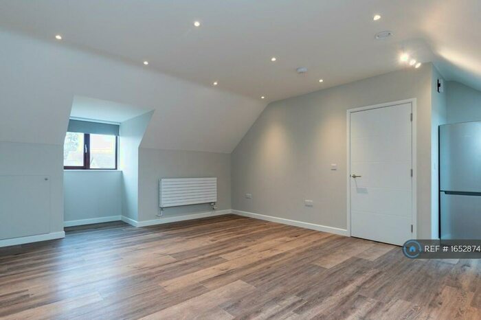 2 Bedroom Maisonette To Rent In Avenue Mews, Flitwick, Bedford, MK45