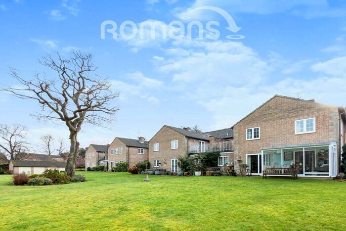 2 Bedroom Flat To Rent In Colville Gardens, Lightwater GU18