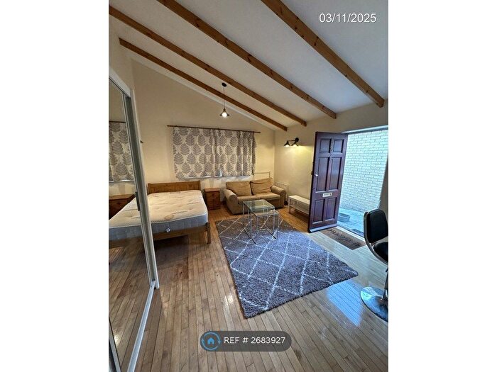 Studio To Rent In Thornbury Road, Isleworth, TW7