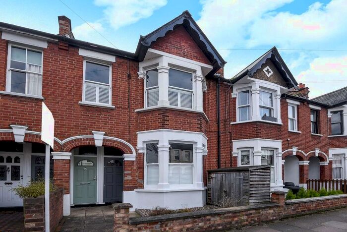 2 Bedroom Flat To Rent In Duntshill Road, London, SW18