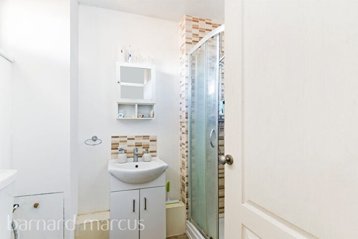 1 Bedroom Flat For Sale In Bell Drive, London, SW18