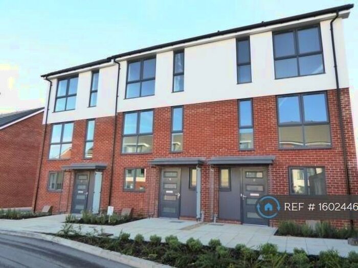 4 Bedroom Terraced House To Rent In Greenham Avenue, Reading, RG2