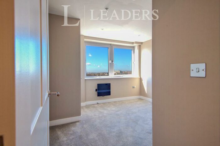 2 Bedroom Apartment To Rent In Chartwell Plaza, Southend On Sea, SS1