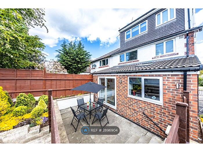 5 Bedroom Semi-Detached House To Rent In Ring Road, Leeds, LS12