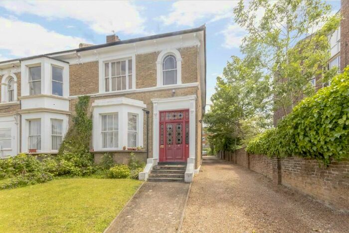 1 Bedroom Flat To Rent In Adelaide Road, Surbiton, KT6