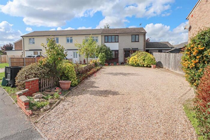 3 Bedroom End Of Terrace House For Sale In Alderney Gradens, Wickford, SS11