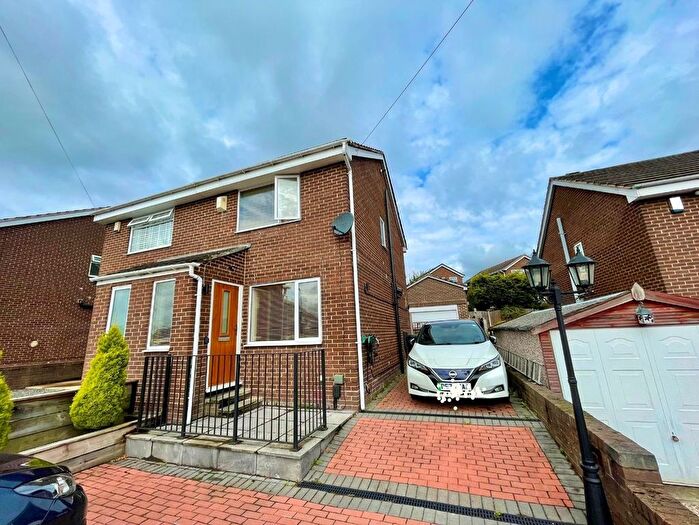 2 Bedroom Terraced House For Sale In Woodlands Close, Huddersfield, HD2