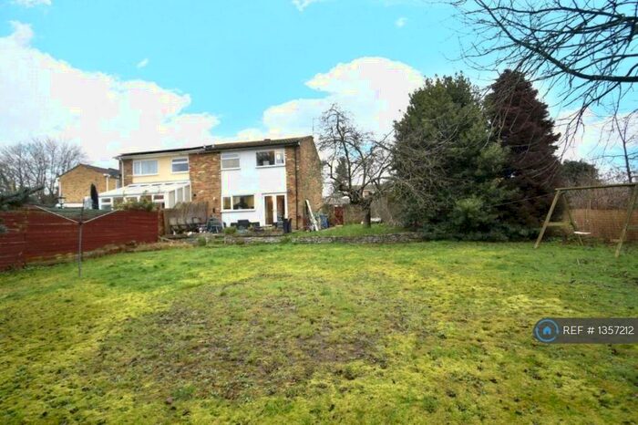 3 Bedroom Semi-Detached House To Rent In Bell Close, Farnborough, GU14