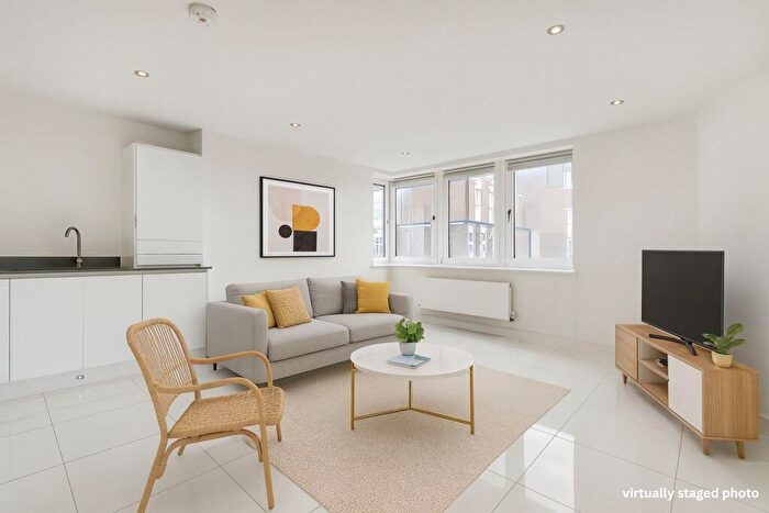 1 Bedroom Flat For Sale In Cairn House, Lodge Lane, London, N12