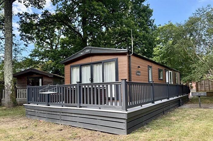 3 Bedroom Park Home For Sale In Southampton Rd, Fordingbridge, SP6