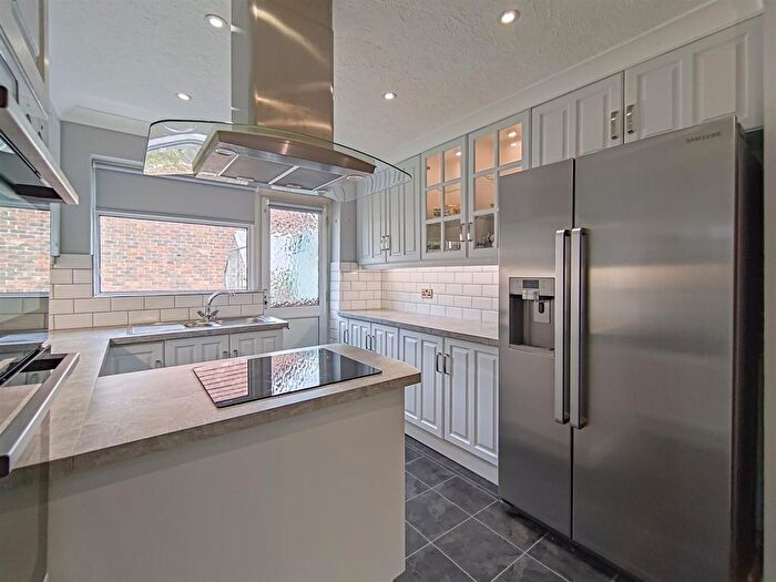 2 Bedroom Detached Bungalow For Sale In Chyngton Lane North, Seaford, BN25